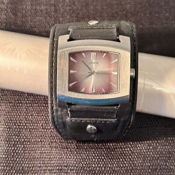 Vintage Guess Watch Y2K Grunge Large Case Black Wide Leather Bund Band Unisex - Picture 2 of 6